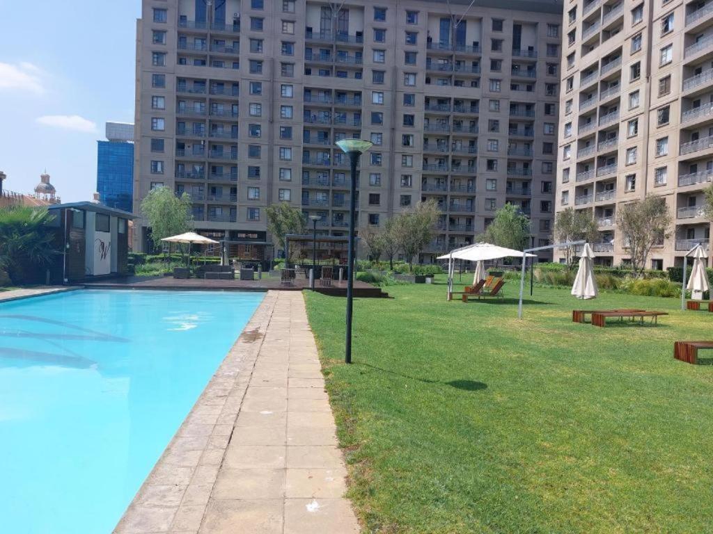 Prestige Apartments Sandton At Westpoint Johannesburg Eksteriør bilde